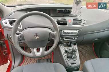 Минивэн Renault Megane Scenic 2010 в 