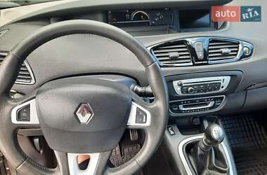 Минивэн Renault Megane Scenic 2012 в 