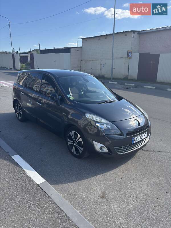Renault Megane Scenic 2011