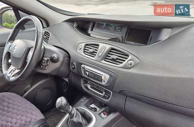Минивэн Renault Megane Scenic 2015 в 