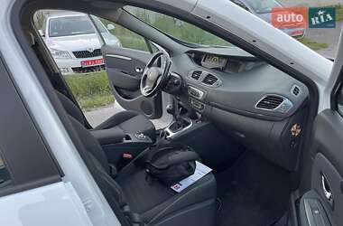 Минивэн Renault Megane Scenic 2015 в 
