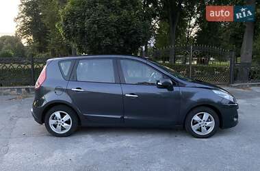 Минивэн Renault Megane Scenic 2010 в 