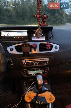 Минивэн Renault Megane Scenic 2010 в 