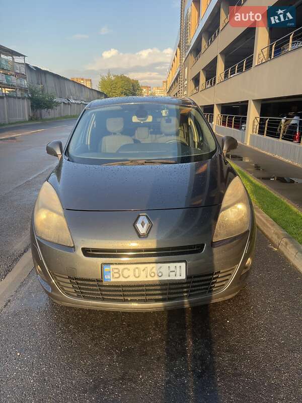 Renault Megane Scenic 2011