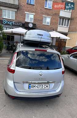 Минивэн Renault Megane Scenic 2015 в 
