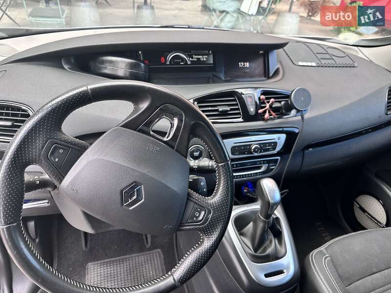 Минивэн Renault Megane Scenic 2015 в Коростене