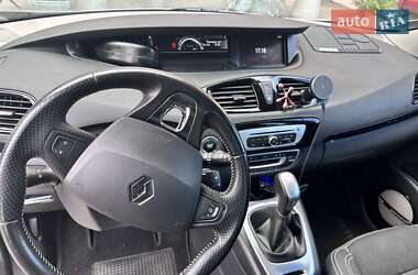 Минивэн Renault Megane Scenic 2015 в 