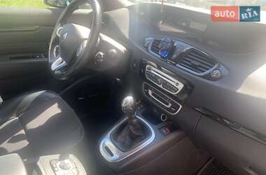 Минивэн Renault Megane Scenic 2011 в 