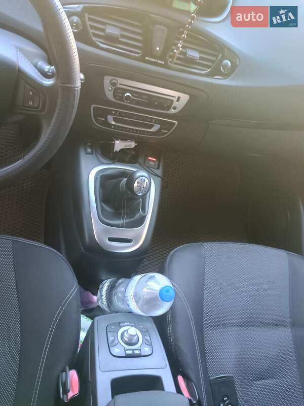 Мінівен Renault Megane Scenic 2013 в Лохвиці