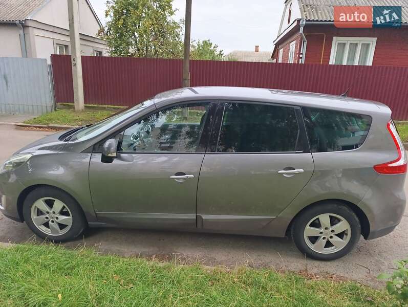 Минивэн Renault Megane Scenic 2009 в Владимире