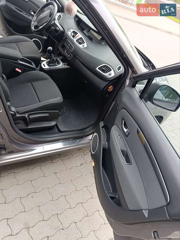 Минивэн Renault Megane Scenic 2009 в Владимире