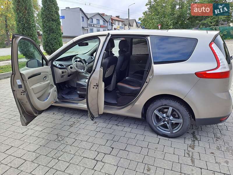 Минивэн Renault Megane Scenic 2010 в Ивано-Франковске