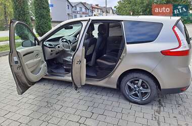 Минивэн Renault Megane Scenic 2010 в 
