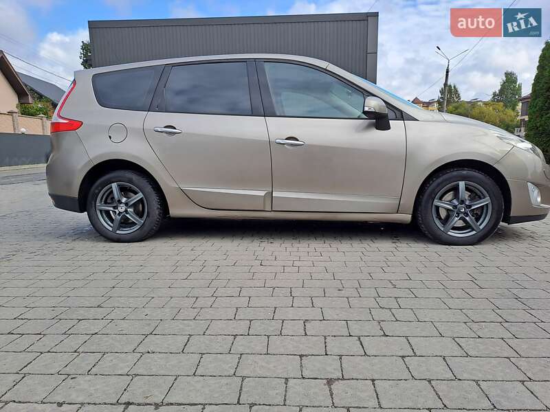Минивэн Renault Megane Scenic 2010 в Ивано-Франковске