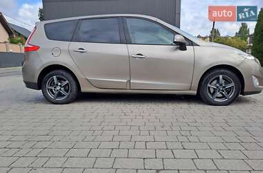 Минивэн Renault Megane Scenic 2010 в 