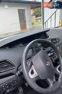 Минивэн Renault Megane Scenic 2011 в 