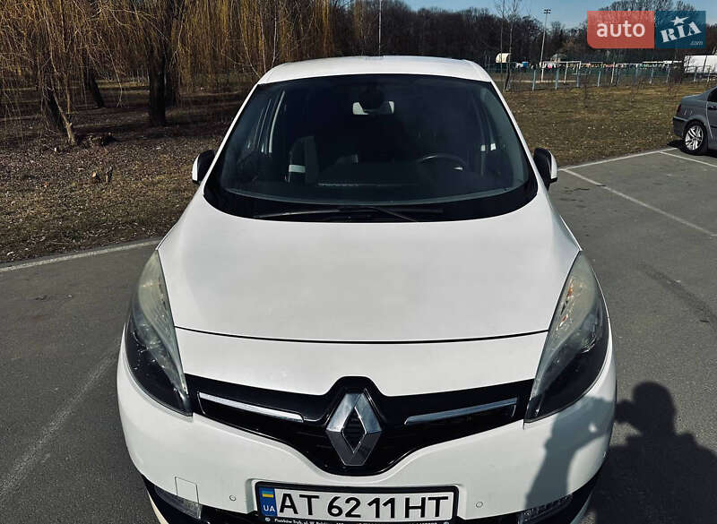 Минивэн Renault Megane Scenic 2012 в 