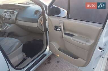 Минивэн Renault Megane Scenic 2004 в  фото 9 Минивэн Renault Megane Scenic 2004 в