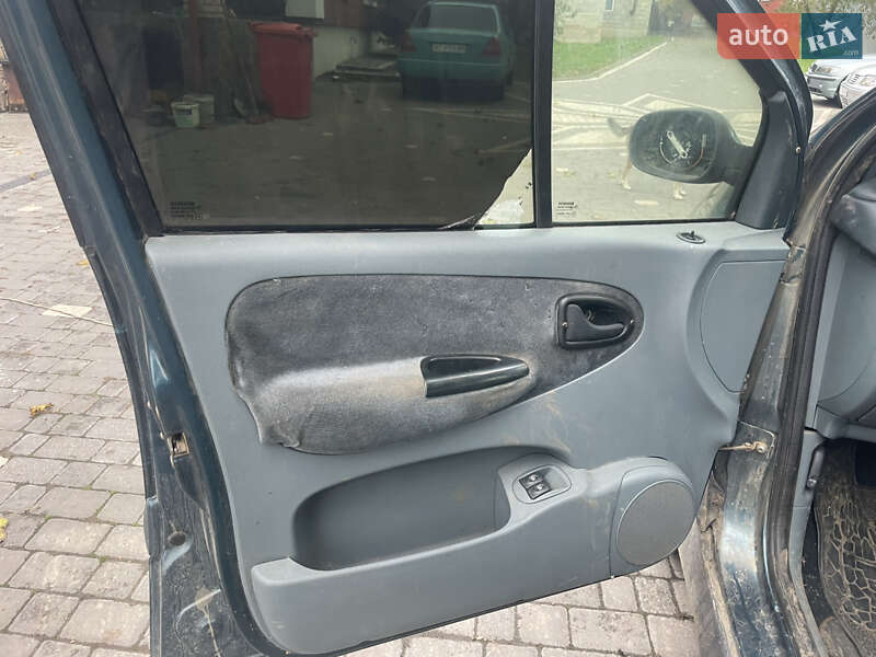 Мінівен Renault Megane Scenic 1998 в Чернівцях