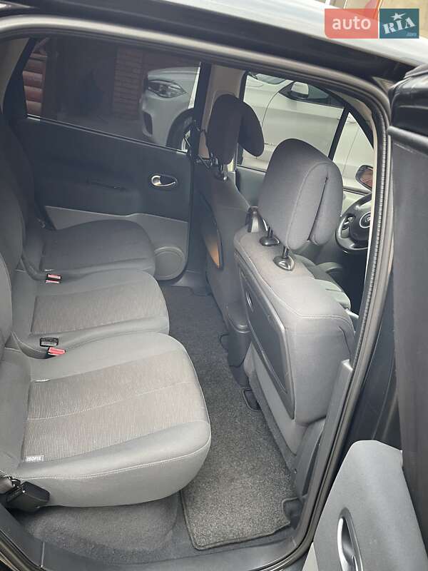 Минивэн Renault Megane Scenic 2007 в Владимире