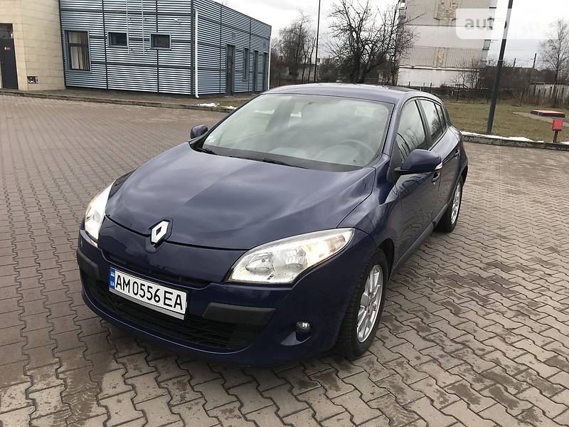 Хетчбек Renault Megane 2011 в 