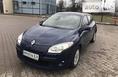 Хетчбек Renault Megane 2011 в 