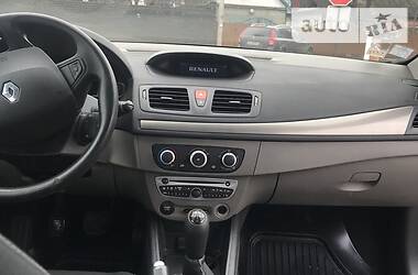 Хетчбек Renault Megane 2011 в 