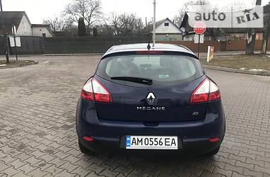 Хетчбек Renault Megane 2011 в 