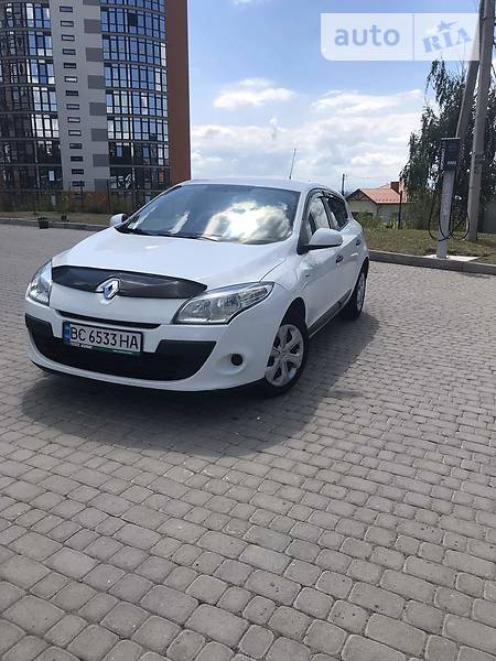 Хетчбек Renault Megane 2010 в 
