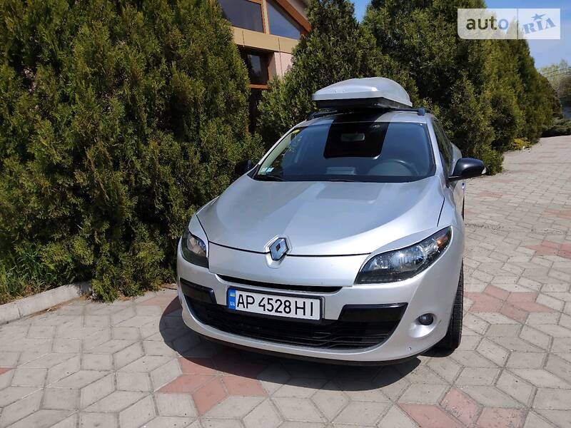 Універсал Renault Megane 2011 в  фото Універсал Renault Megane 2011 в