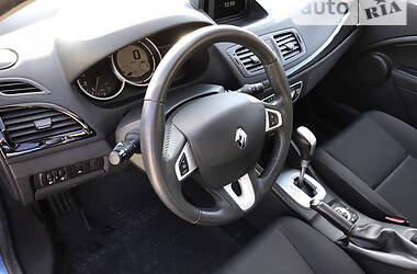 Хэтчбек Renault Megane 2011 в 