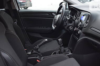 Хэтчбек Renault Megane 2016 в 