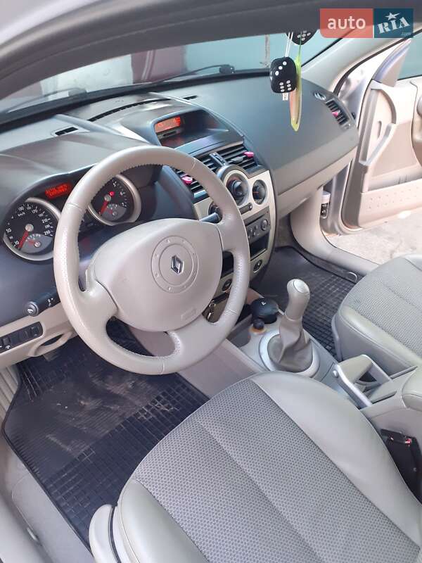 Седан Renault Megane 2004 в Ахтырке