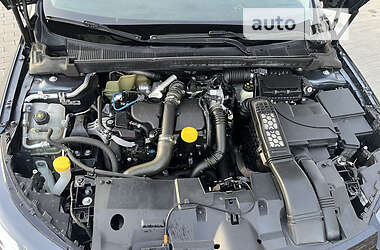 Хэтчбек Renault Megane 2016 в 