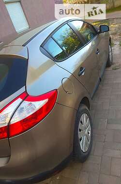 Хэтчбек Renault Megane 2010 в 