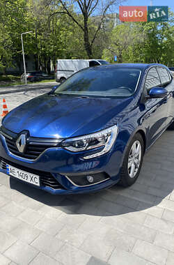 Хэтчбек Renault Megane 2016 в 