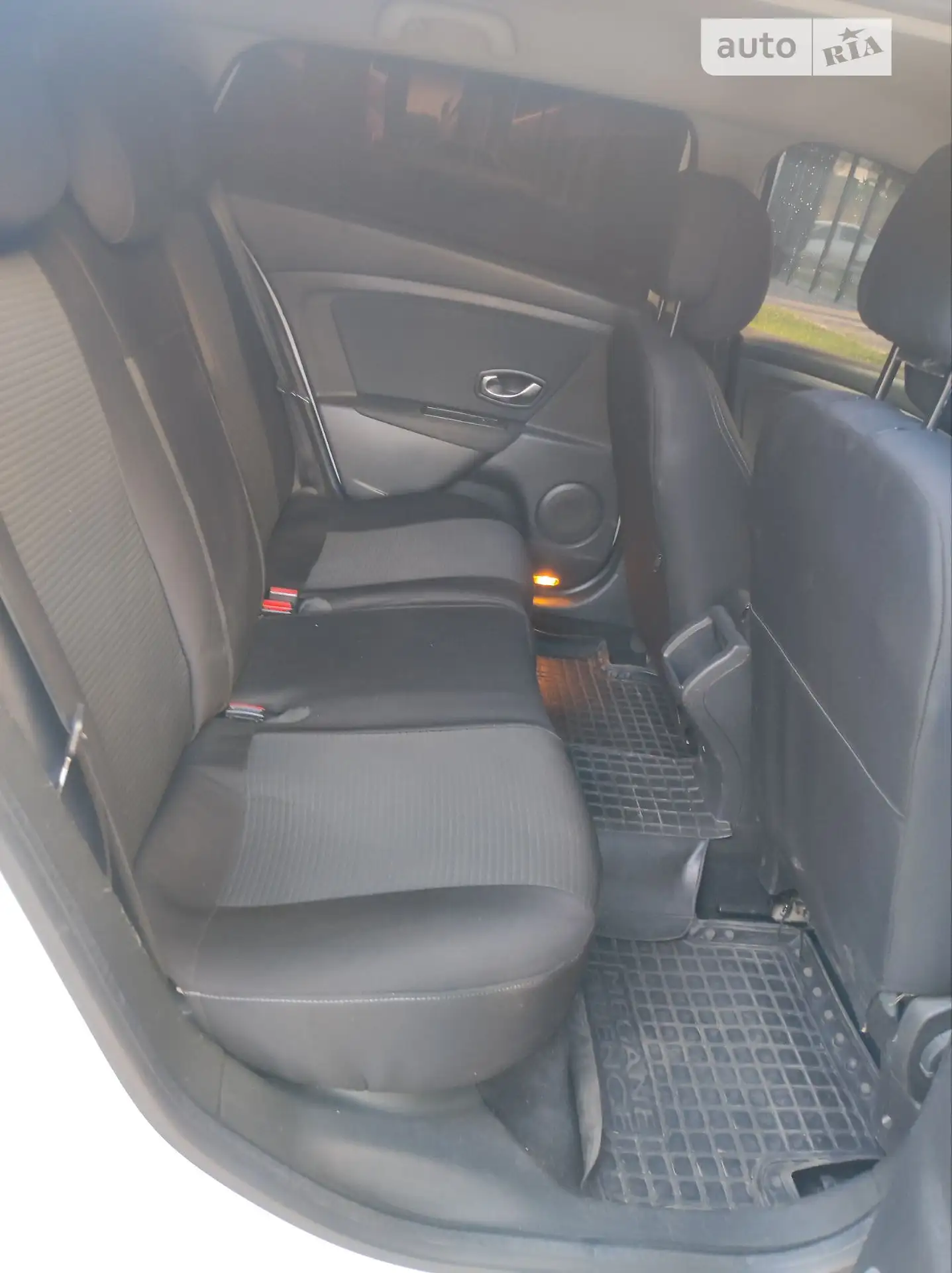 2010 Renault Megane - мініатюра 36