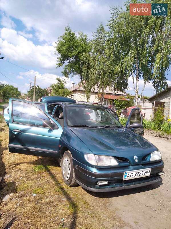 Седан Renault Megane 1997 в Иршаве