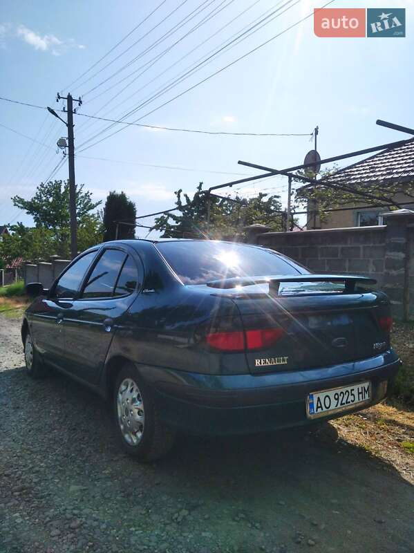 Седан Renault Megane 1997 в Иршаве