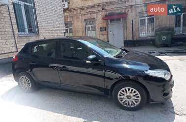 Хэтчбек Renault Megane 2011 в 