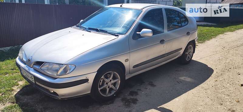 Хэтчбек Renault Megane 1996 в 