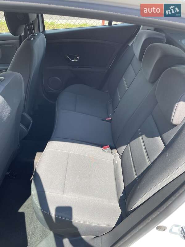 Хетчбек Renault Megane 2015 в Кіцмані