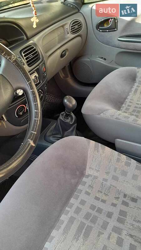 Седан Renault Megane 2000 в Кременце