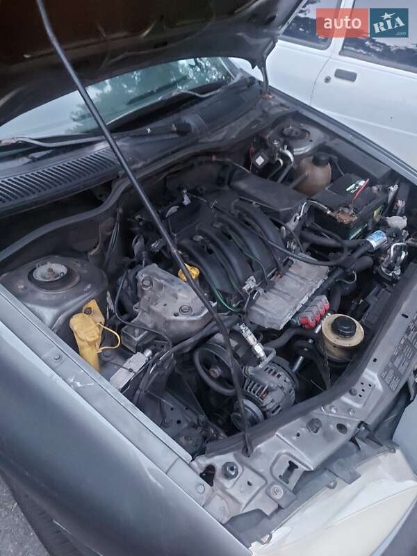 Седан Renault Megane 2002 в Києві