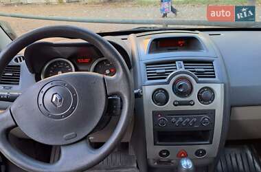 Хэтчбек Renault Megane 2003 в 