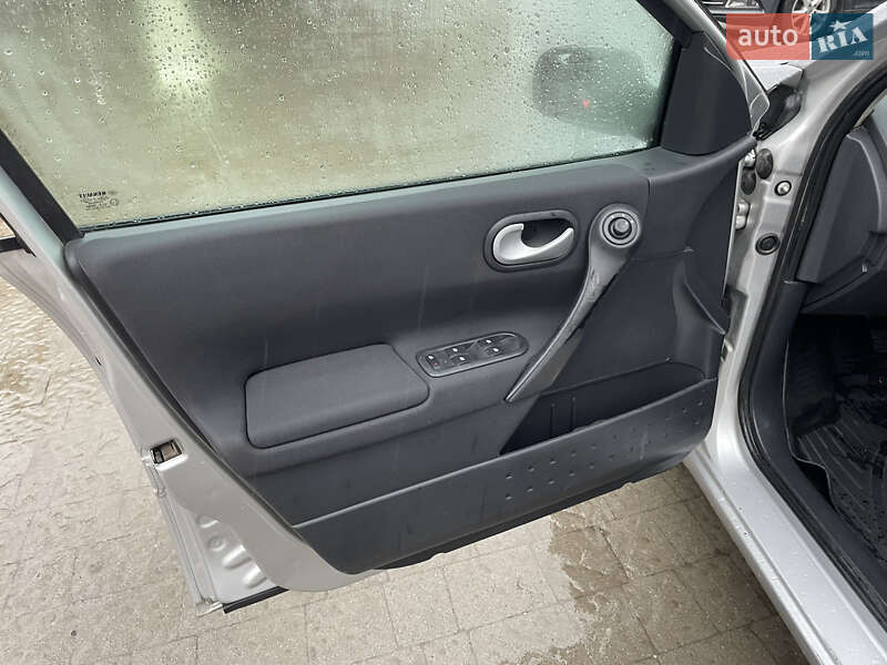 Седан Renault Megane 2007 в Кременце фото 10 Седан Renault Megane 2007 в Кременце