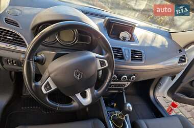 Хэтчбек Renault Megane 2012 в 