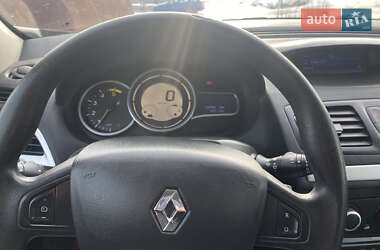 Хэтчбек Renault Megane 2012 в 
