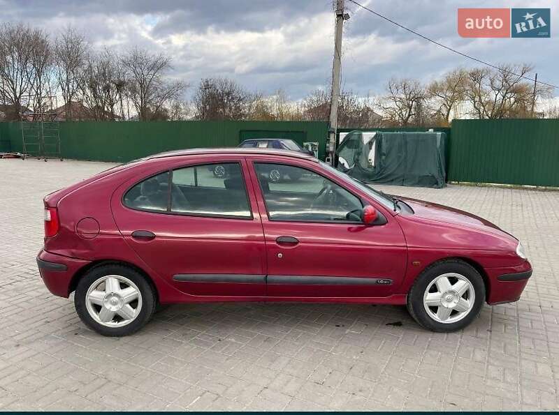 Хетчбек Renault Megane 2000 в Южному