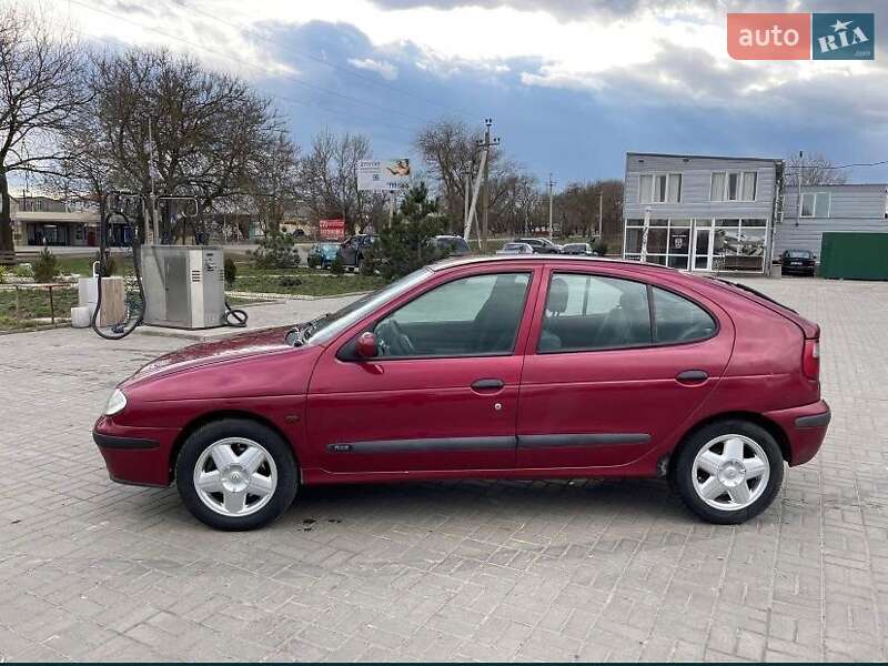 Хетчбек Renault Megane 2000 в Южному